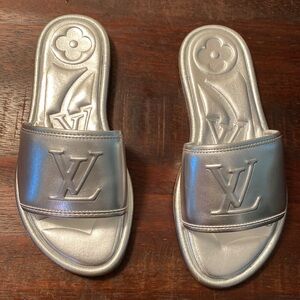 Amazing Luis Vuitton silver sandals, brand new, never used